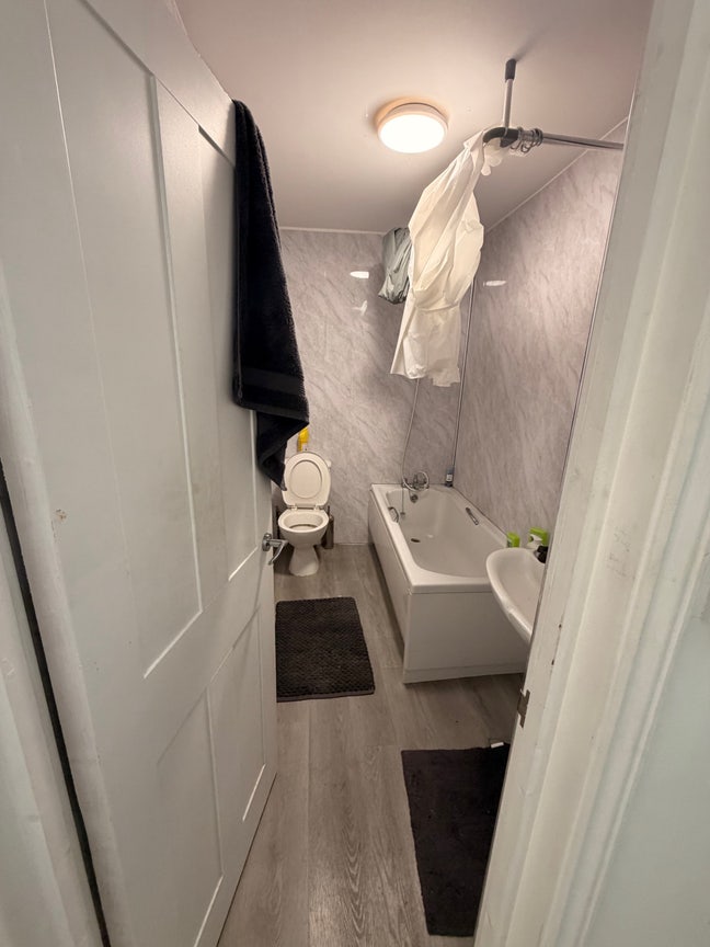 2 Bedroom Flat Main Photo