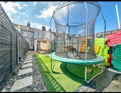 Double bed room available  Main Photo