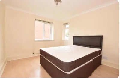 2 Bed Flat available for Prifessionals/Students  Main Photo