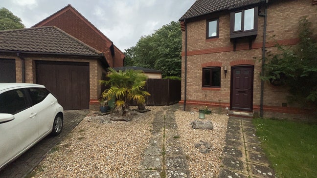 Whole house  for &pound;750PCM (Bills included)  Main Photo
