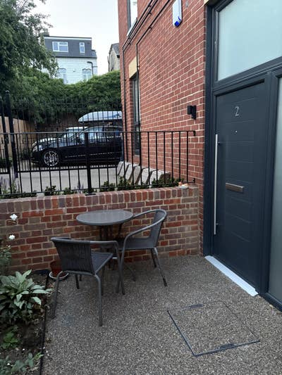 Room to Let in a 2 Bed Flat W/ No Other Occupants Main Photo