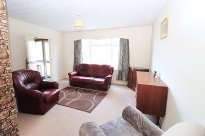3 bed semi detached house share Main Photo