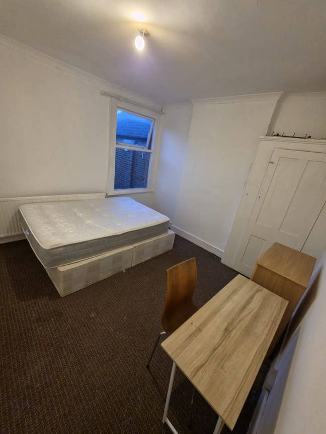 2  double bedrooms available from june last week  Main Photo