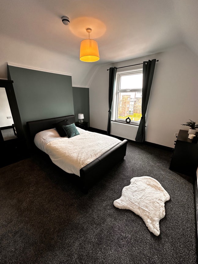 LARGE En-suite Rooms Quiet Street Town centre Main Photo