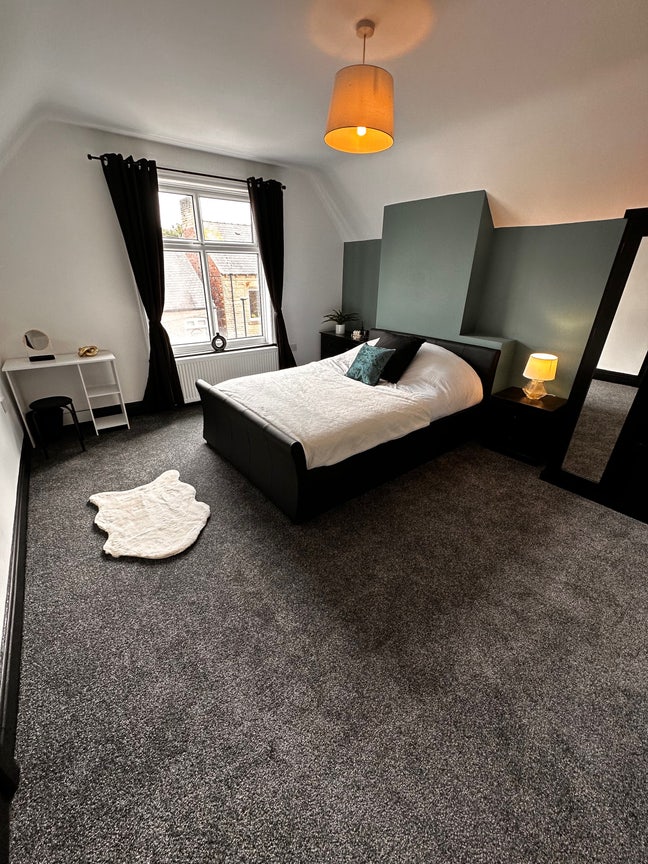 LARGE En-suite Rooms Quiet Street Town centre Main Photo