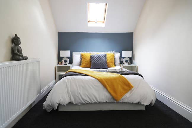 Quiet, Top Floor Room in 'Friends' Style Home Main Photo
