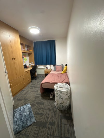 En-suite Room Available in Colindale  Main Photo