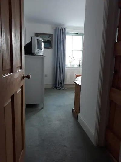 Ensuite Double Room in Cosy Cottage Main Photo