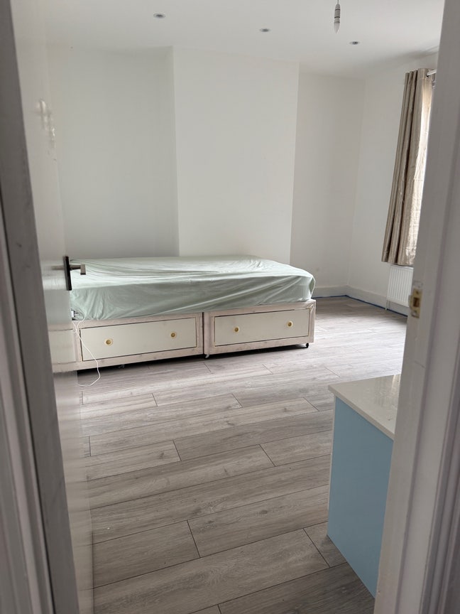 Large double room  Main Photo