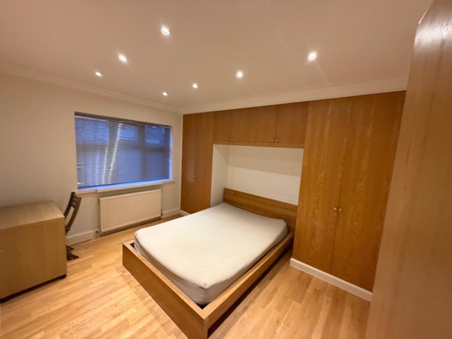 Studio flat to rent  Main Photo
