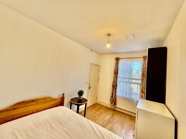 Single  Room Main Photo