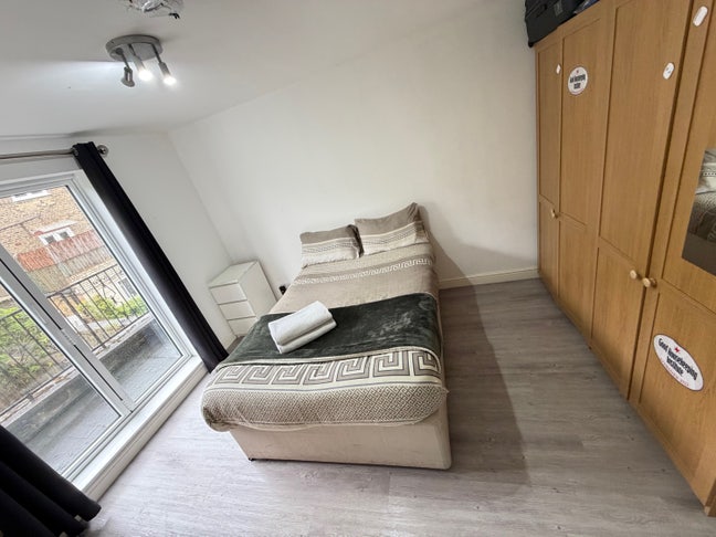 Double bedroom with balcony  Main Photo