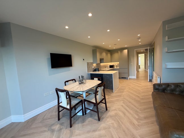 Luxury NEW Flat in Park, balcony, well-connected Main Photo