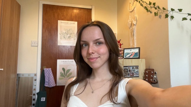 I am a professional female aged 24. I am look... Main Photo