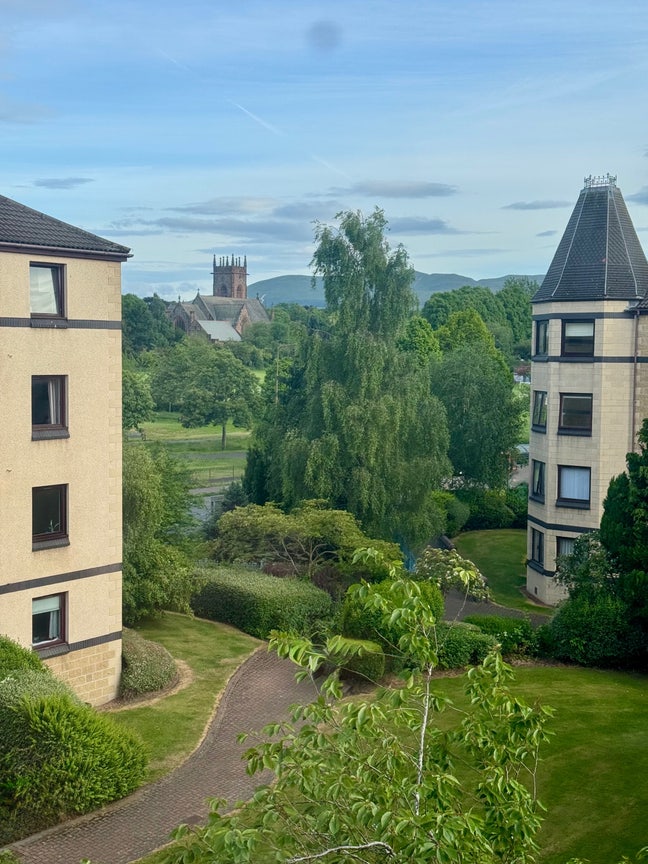 Modern 2 Bedroom Flat in Polworth Main Photo