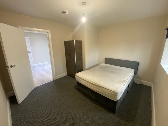 1 Bed Flat Near Slough Station Main Photo