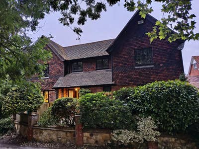 Spacious double room in charming village house Main Photo