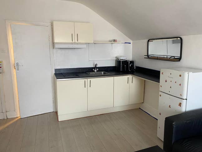 Spacious Studio Flat – All Bills Included – Main Photo