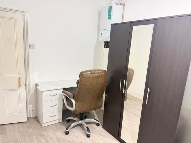 Single  room to rent  Main Photo