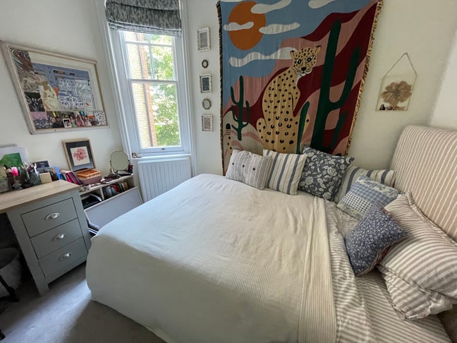 Cozy Room in a Lovely All-Girls Flat - July & Aug. Main Photo