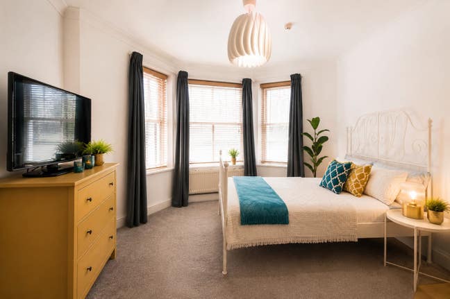 Furnished  Studio with Patio at Holland Park Main Photo