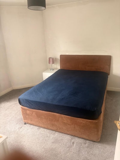 Beautiful Double Room with All Bills Included Main Photo