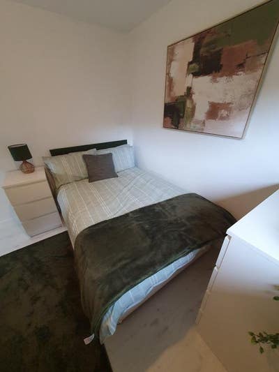 Double Bedroom (Fully Furnished) Main Photo