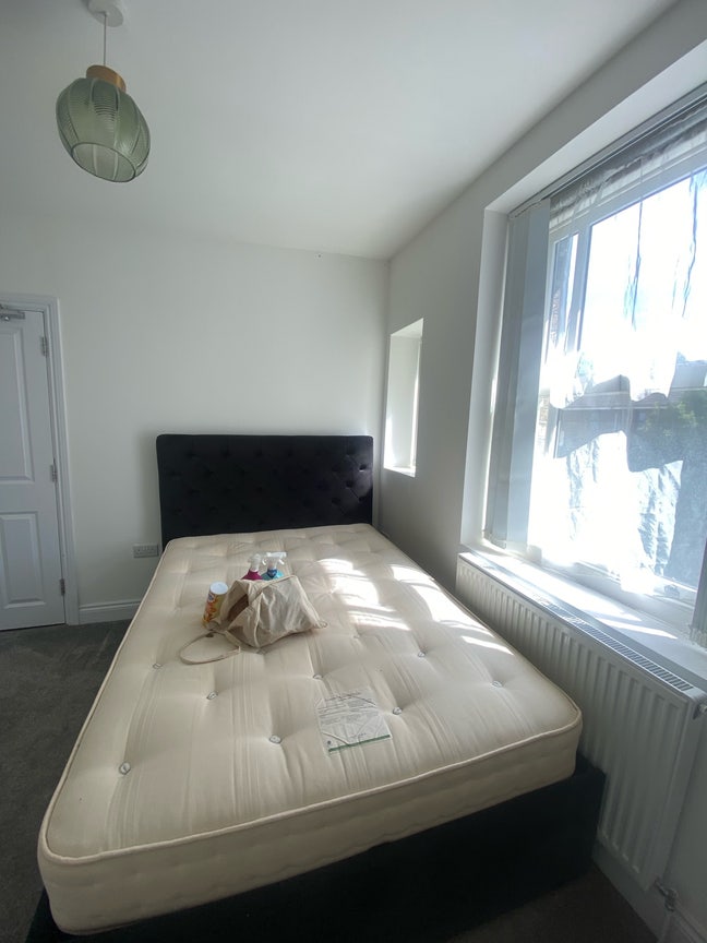 Short let - double room in Lewisham Main Photo