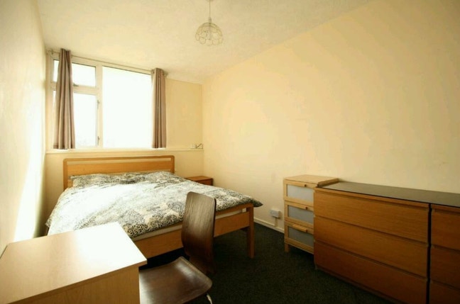 Large Dbl Room In Central Dorking All Bills Incl Main Photo