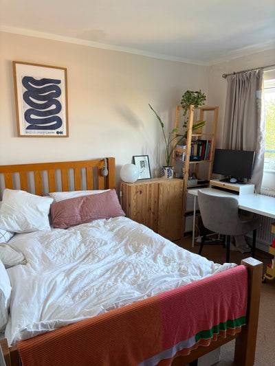 Bright double bedroom in SW London Main Photo