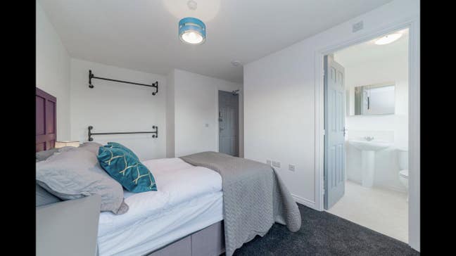 Rooms to Rent - Great Location  Main Photo
