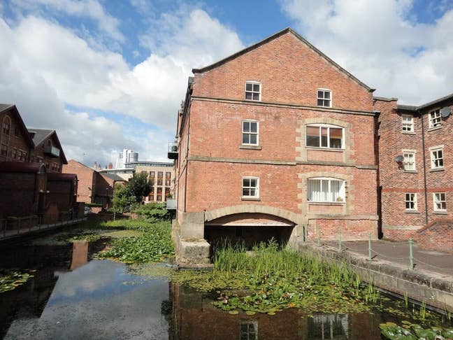 1 Bed Apartment Leeds City Centre- River Views! Main Photo