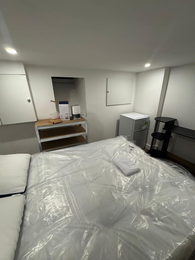 Rooms available 4  min  to  station ME71LD  Now!!! Main Photo
