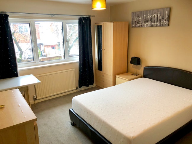 Spacious & Furnished Double Room  Main Photo