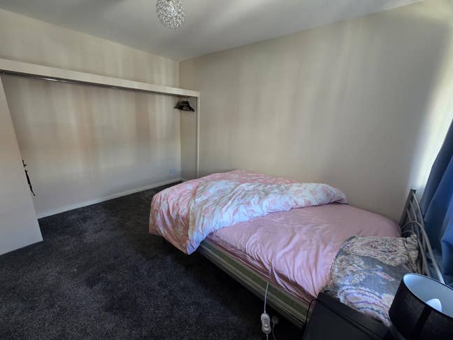 A room to rent in a two bedroom house. Main Photo