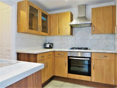 4 double bedroom house with garden near tube Main Photo