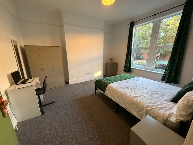 50% off 1St Months Rent! New Refurbished Hmo LS12 Main Photo
