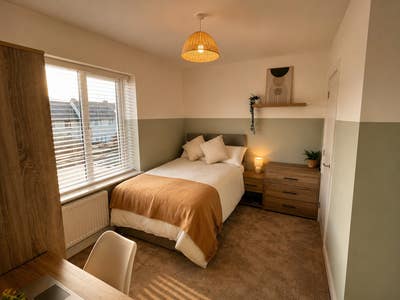 Ensuite | All Bills | New - Highridge Rd  Main Photo