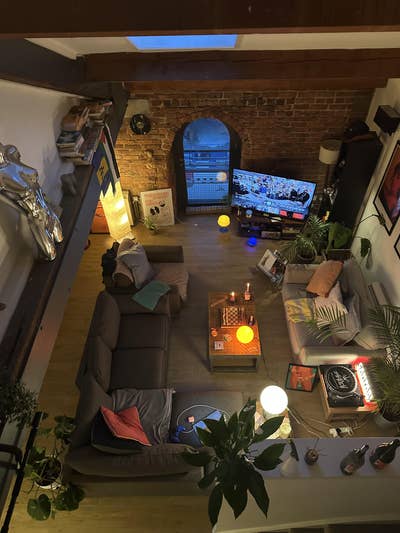 Mezzanine warehouse flat in the center of NQ Main Photo