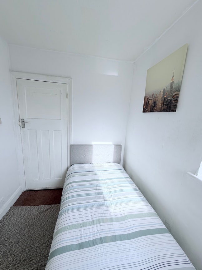 Single bedroom south facing close to Twickenham  Main Photo
