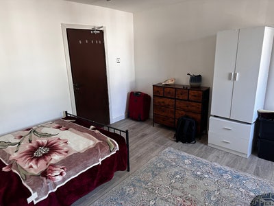 Lovely home for professionals  Main Photo