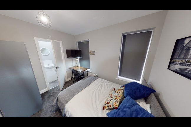 Room in a Shared House near Salford Royal Hospital Main Photo