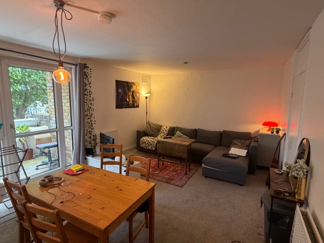 Room in Spacious 3 Bed Flat - Parsons Green Main Photo