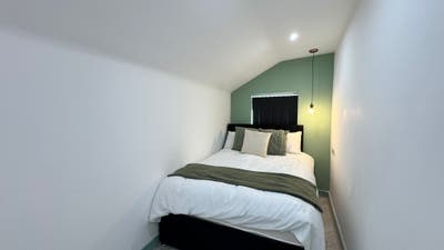 A Refurbished Beautiful and Modern House Share Main Photo