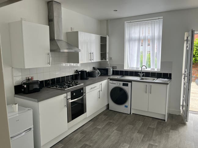 Fully Furnished 2 Bedroom House Main Photo
