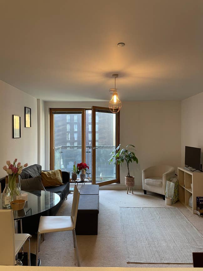 Bright Double Room with Private Bathroom Main Photo
