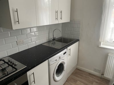 2 Bedroom First Floor Flat  Main Photo