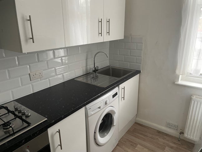 2 Bedroom First Floor Flat  Main Photo