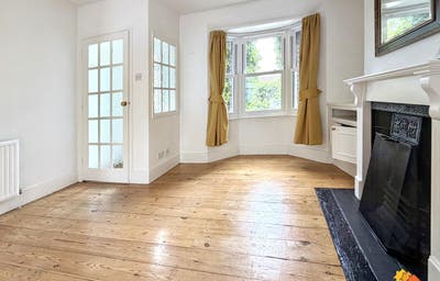 Beautiful 2-Bed House in Quiet Chesham Location Main Photo