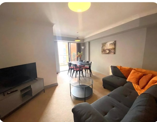 Looking for a female flatmate  Main Photo